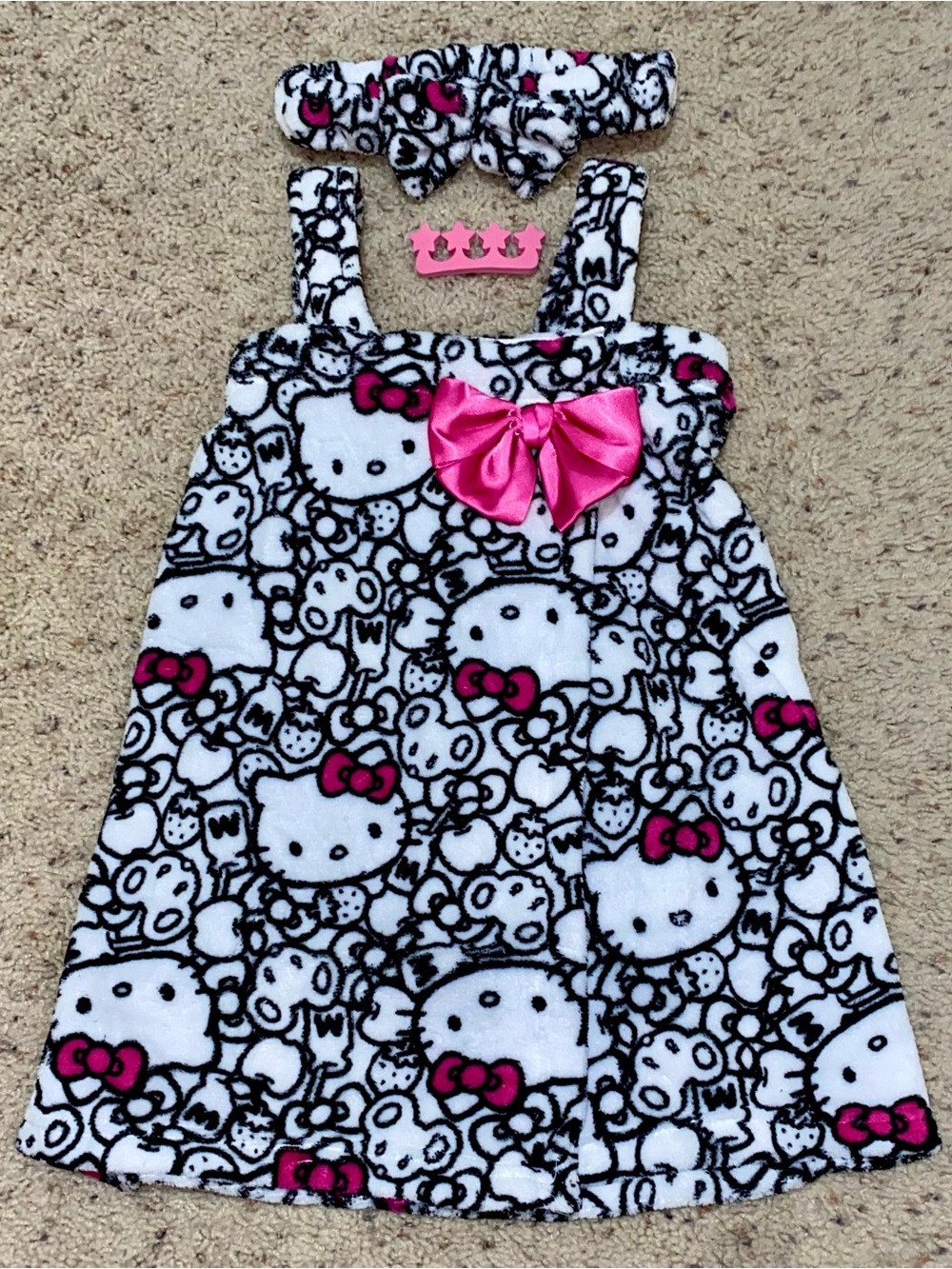 Hello Kitty Spa Essentials Set Sz Children’s XS/S (Brand New)
